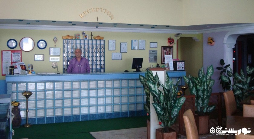 میز پذیرش هتل آپارتمان گلدن مون